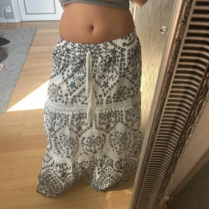 Lång kjol  - Jätte snygg lång kjol från missay i storlek s/m