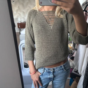 Supersnygg stickad tröja  - Supersnygg grön stickad tröja. Storlek S. Jag säljer då jag nästan aldrig använder den. 