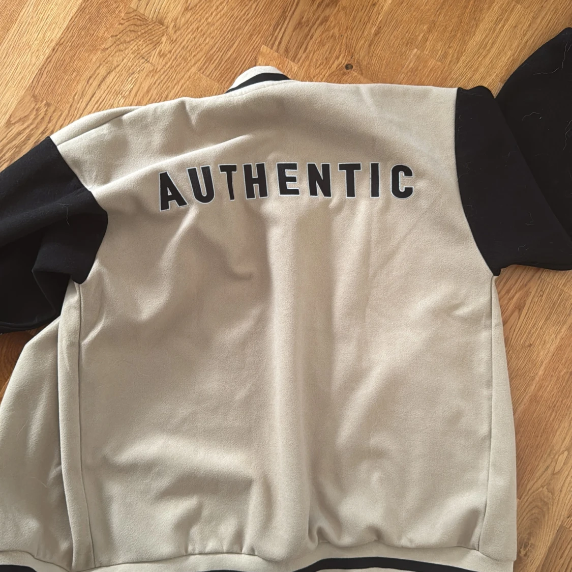 Beige/svart jacka Gina Tricot - 1