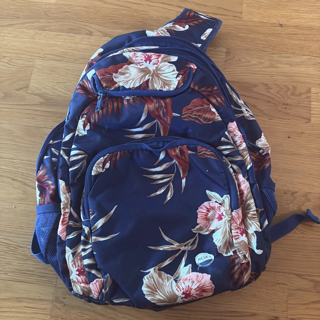Blommig blå ryggsäck från Roxy