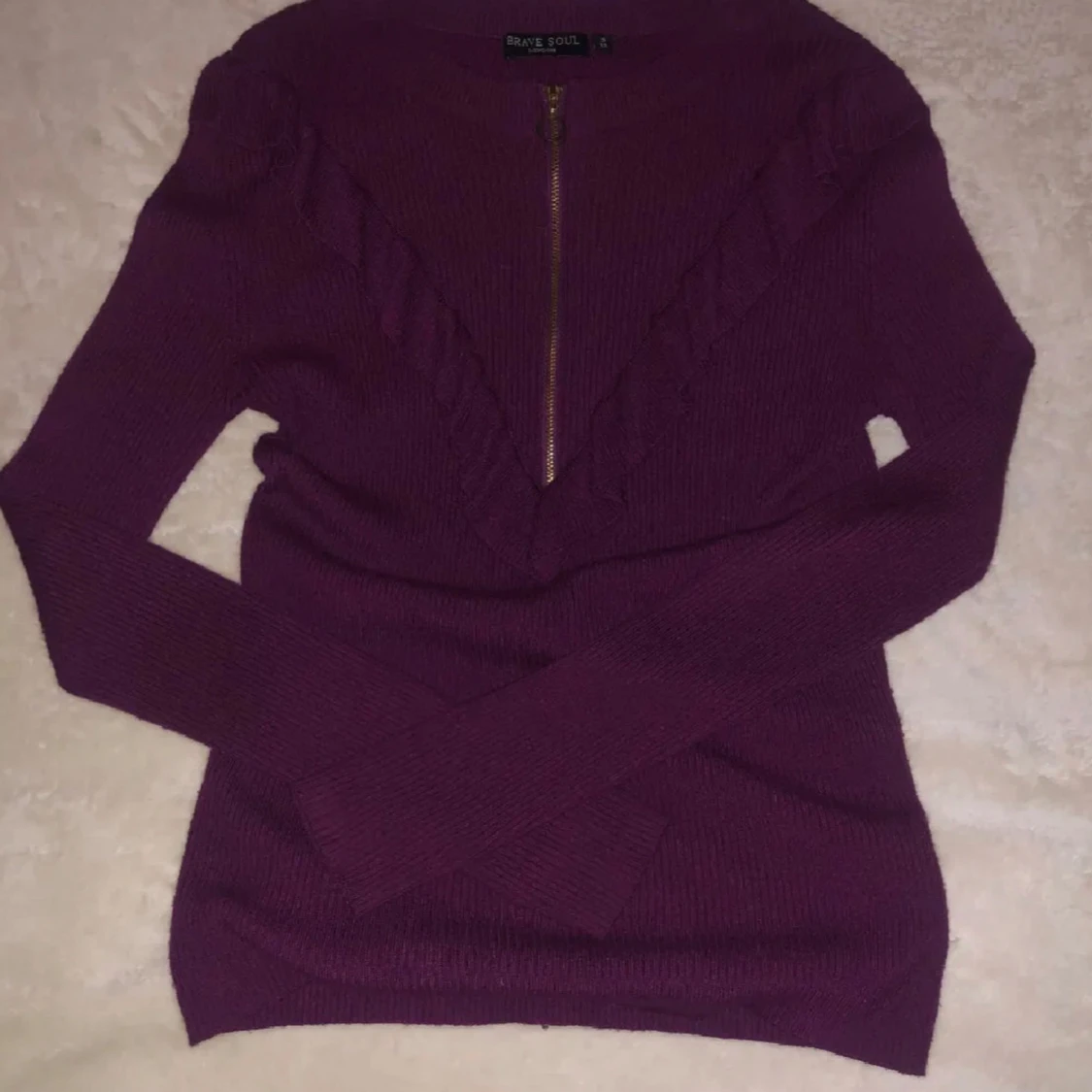 Lila stickad tröja med volang Brave Soul - 3