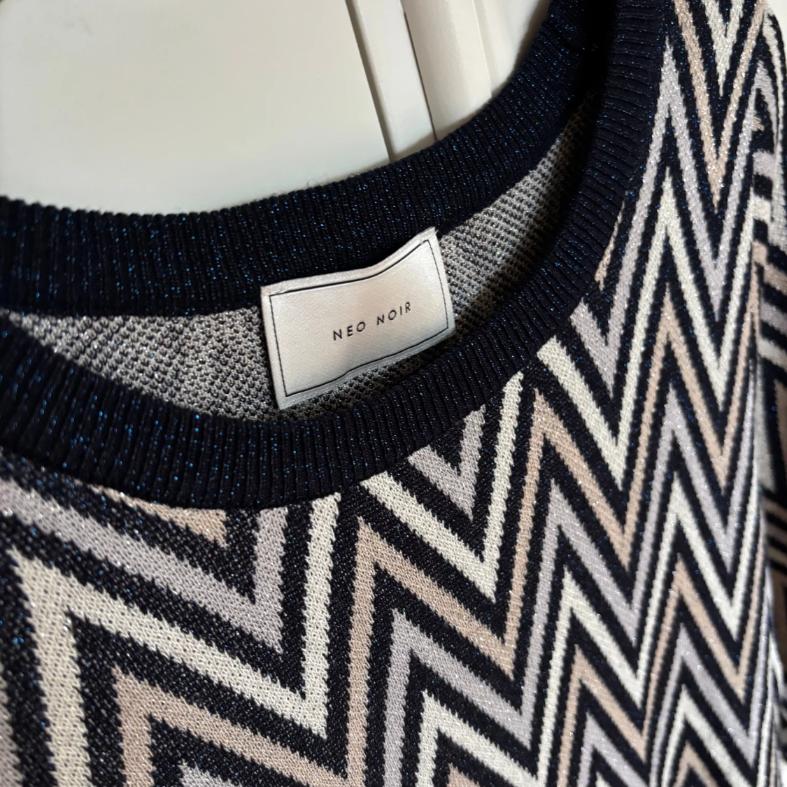 Mönstrad stickad tröja från Neo Noir - 1