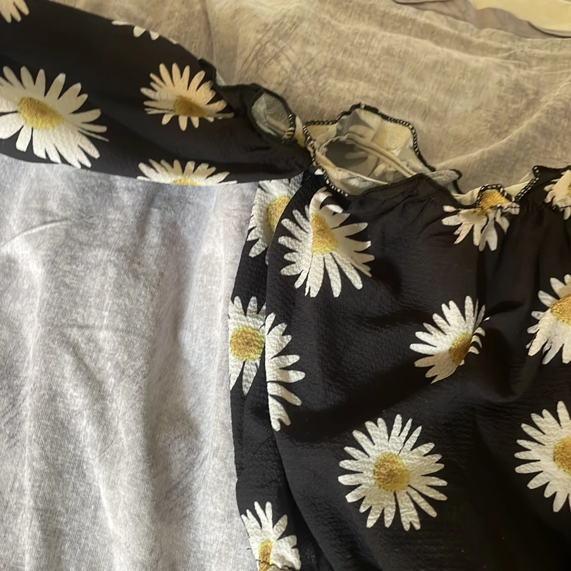 Svart offshoulder topp med prästkragar - 1