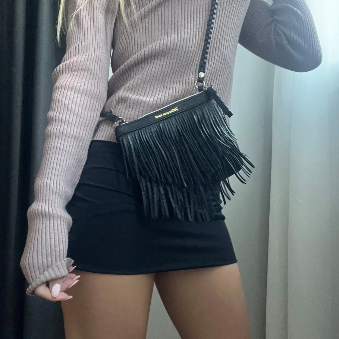 Svart väska med fransar - 1