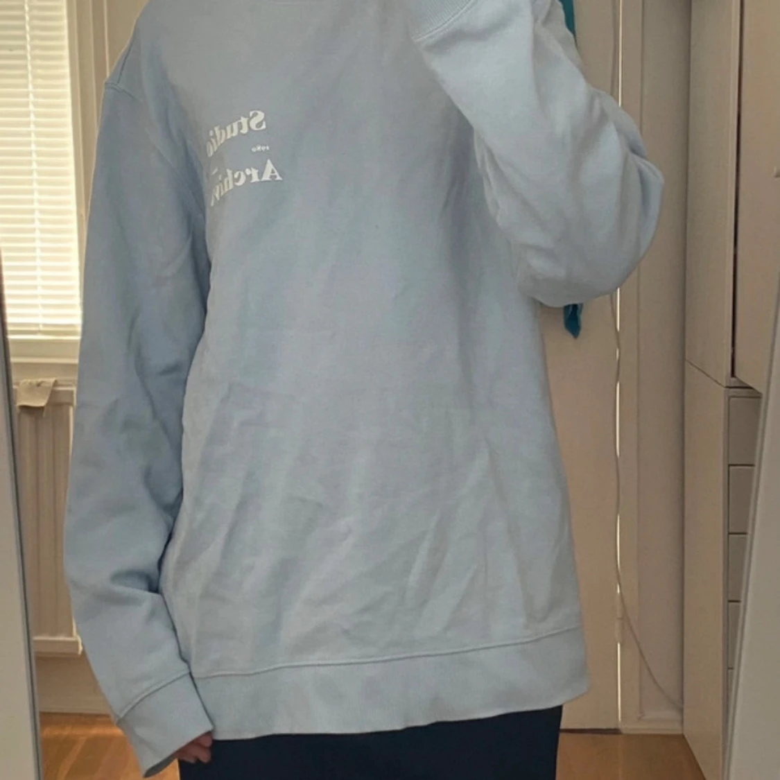 Ljusblå Studio Archive sweatshirt - 1
