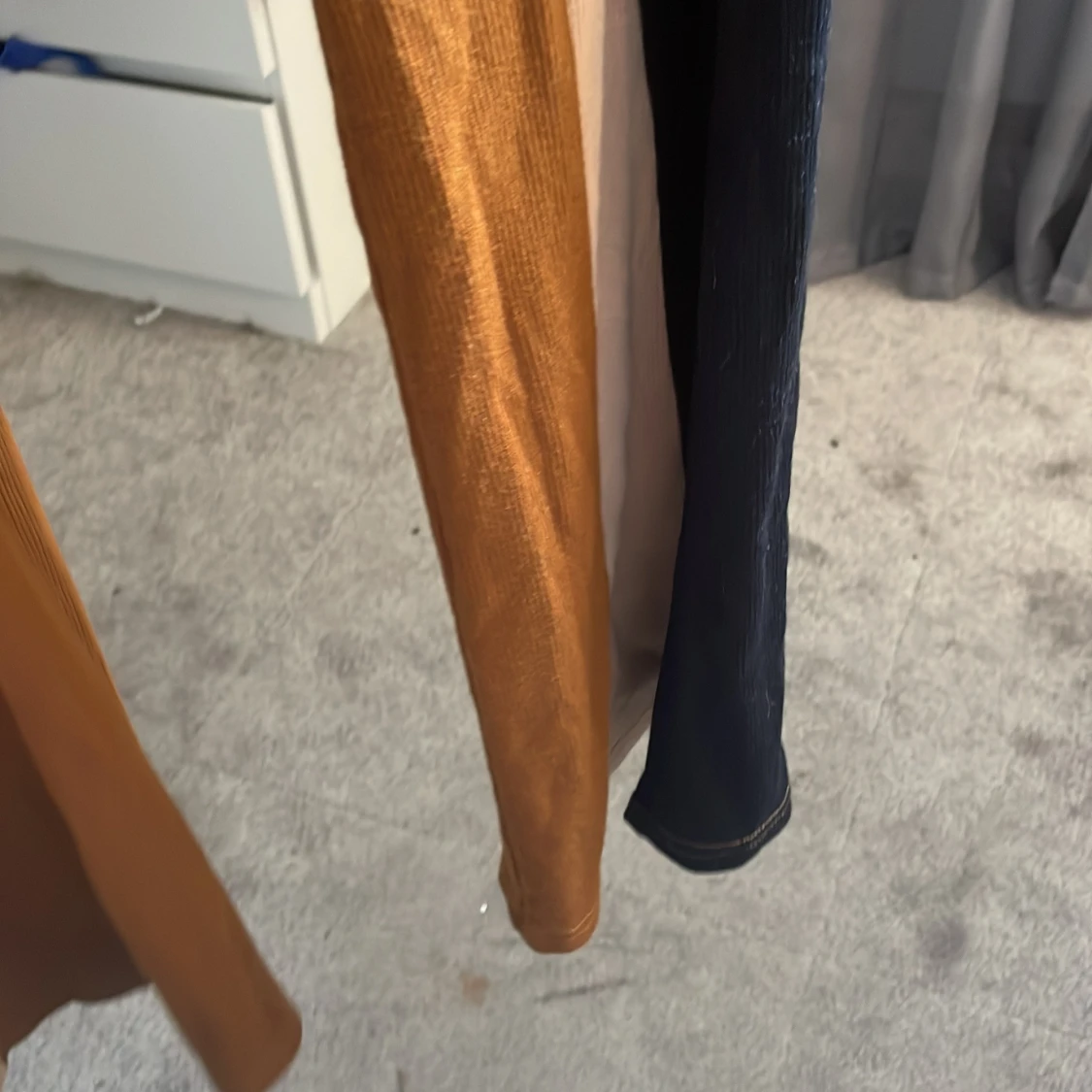 Randiga ribbade byxor i brunt och svart - 2