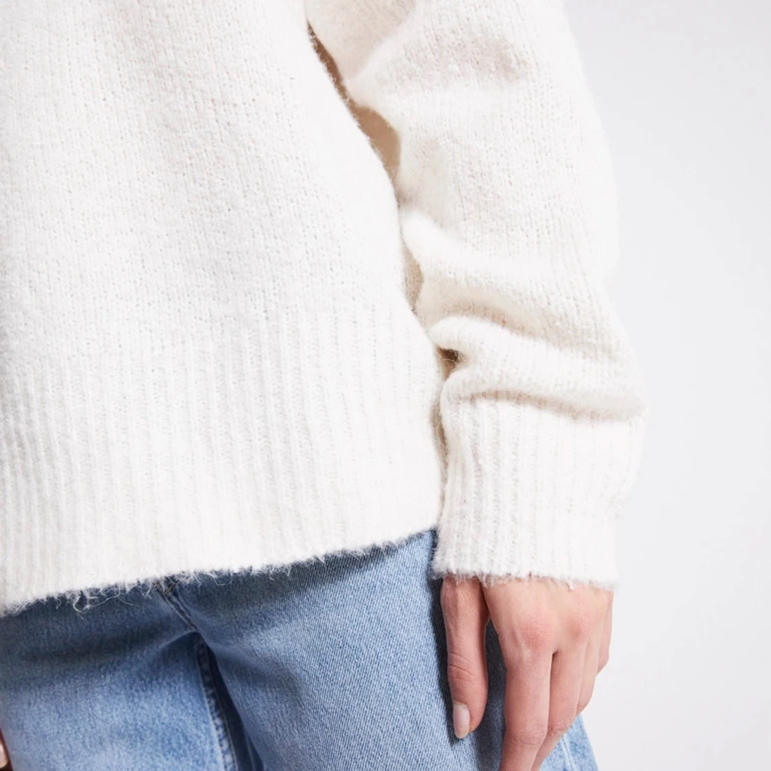 Vit stickad tröja med rund hals - 2