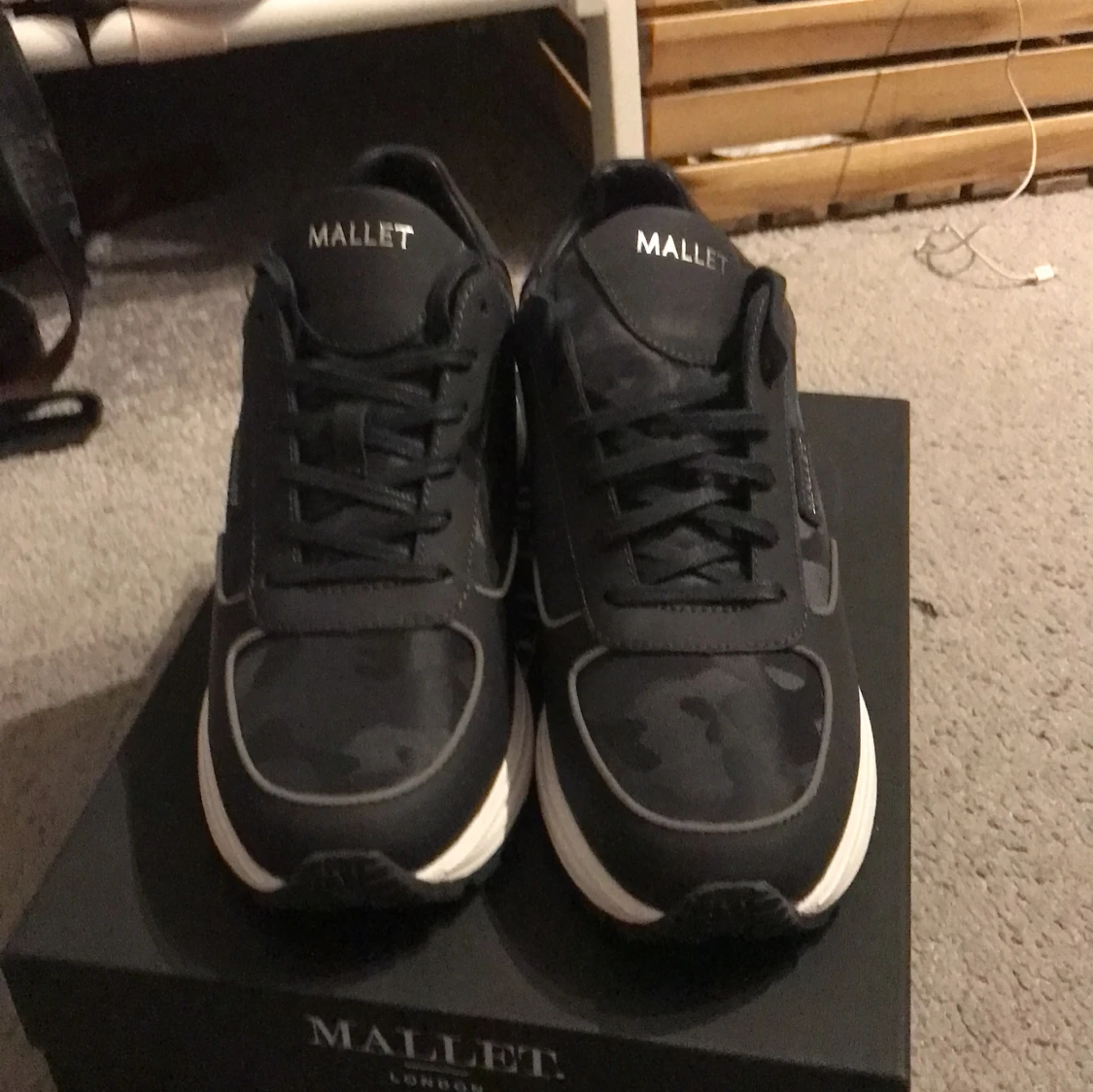 Mörk blå sneakers från Mallet