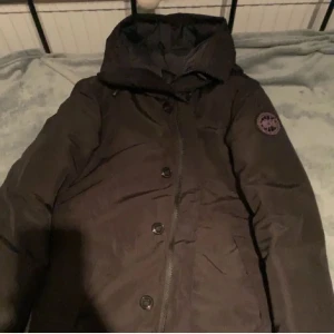 Canada Goose Parka - Använd vid bra skick. Byte fungerar/ Går ner i pris vid snabbaffär.Storlek S passar även M