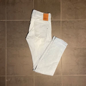 Replay Anbass hyperflex  - Sjuka ljus blåa Replay Anbass hyperflex| skick 7,5/10 | w 32/34 | svin snygga ljusblå perfekt till sommaren och vår| pris: 399kr | kontakta oss för några funderingar// Torslanda closet👖😊