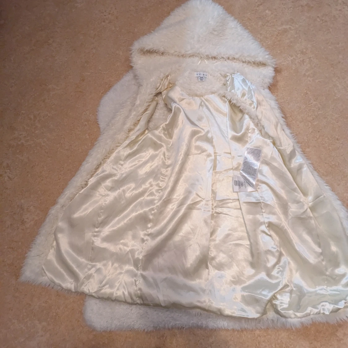 Vit pälsväst med huva - 2