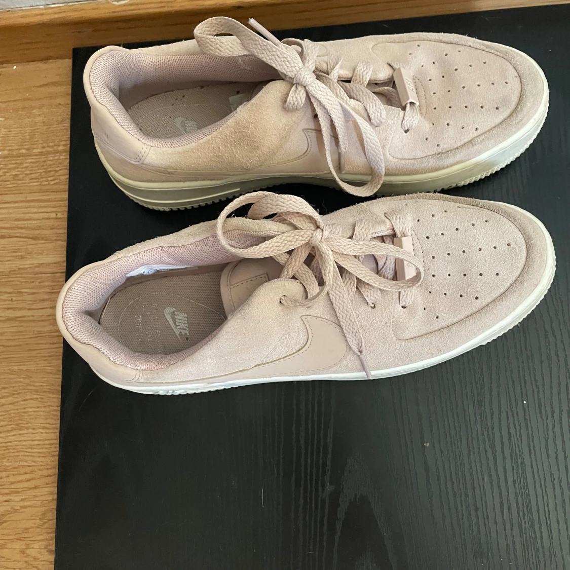 Beige Nike sneakers - 1