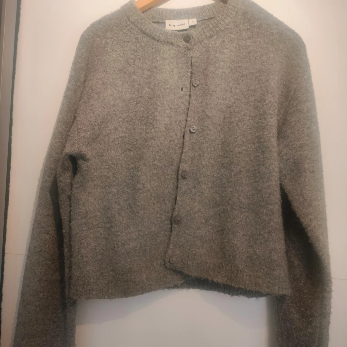 Grå stickad kofta från Kappahl - 1