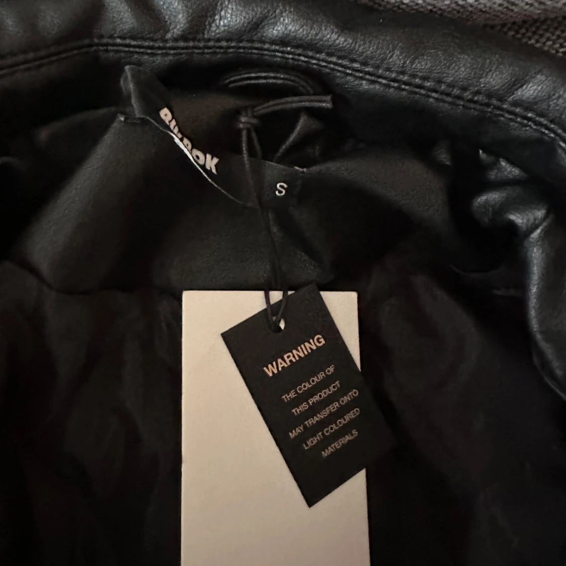 Svart skinnjacka från BikBok - 1