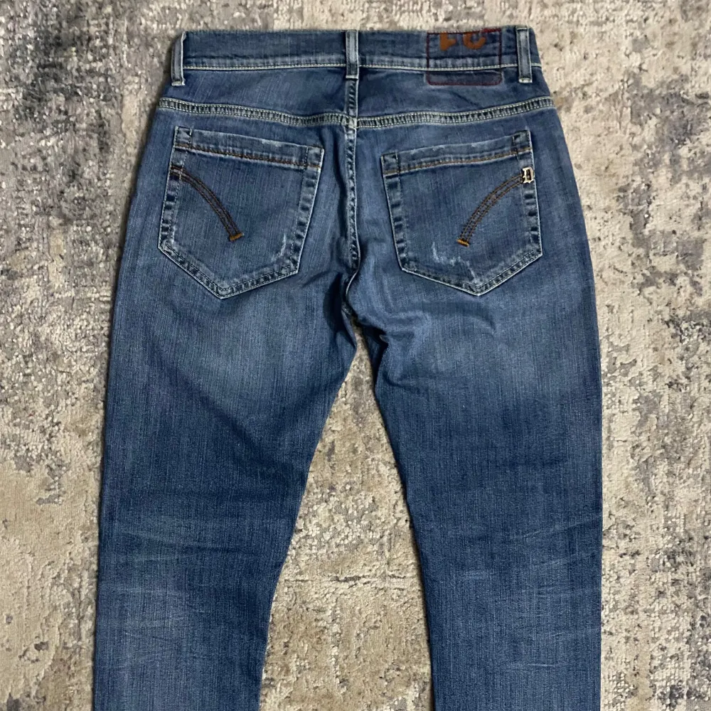 Size: 31 Waist measurement: 35,5cm Inseam measurement: 76,5cm Very good Condition! Color: Blue Comes with: Nothing Retail: 320€. Farkut & Housut.