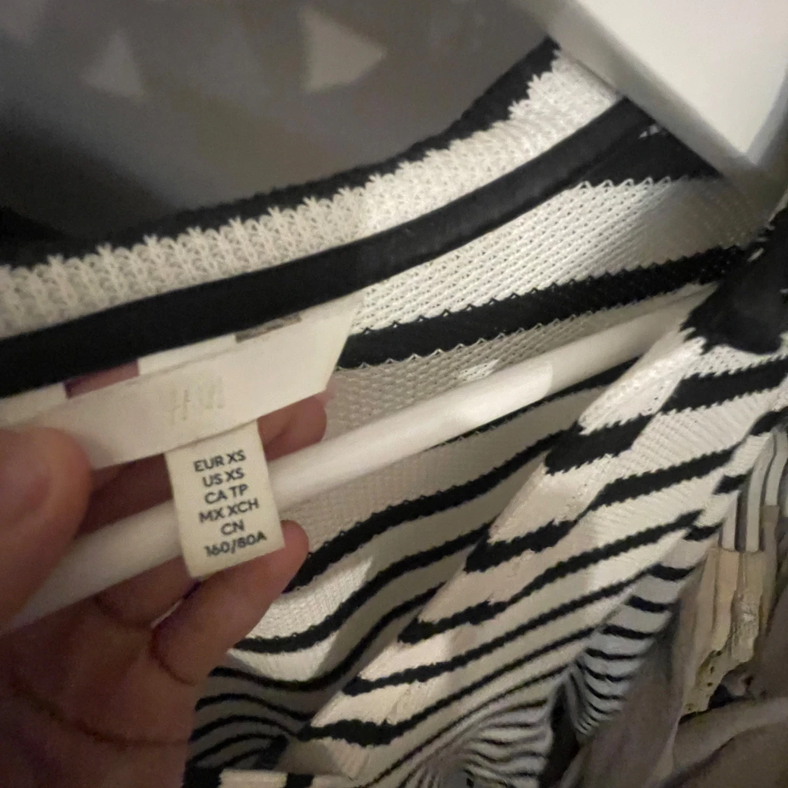 Randig stickad tröja med krage - 2