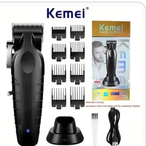 Svart hårklippare från Kemei - Kemei hårklippare i svart med flera kammar för olika längder. Inkluderar laddningskabel och rengöringsborste. Perfekt för att styla och trimma håret hemma.