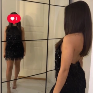 Snygg klänning säljes  - Oanvänd, prislapp finns på