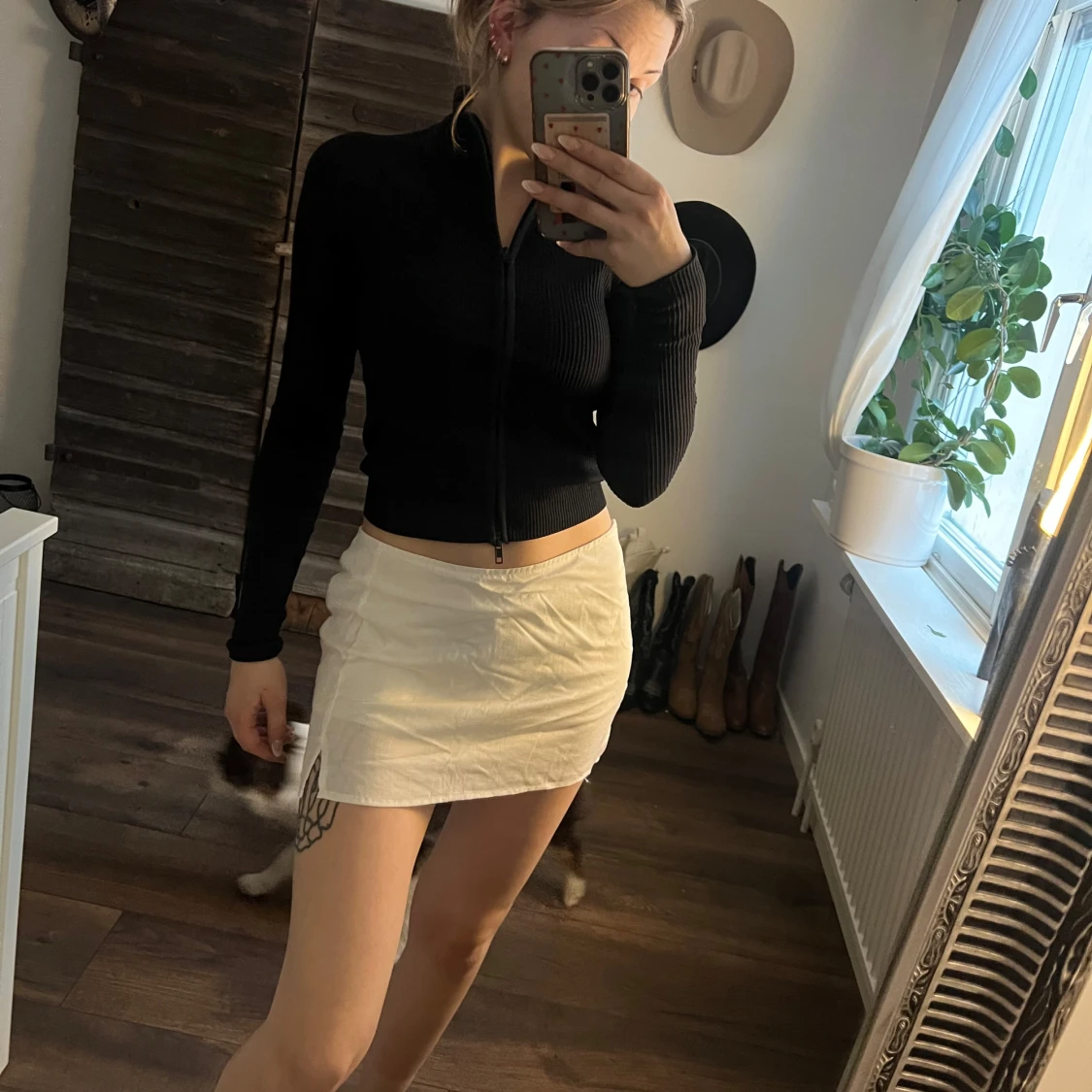 Vit minikjol med slits  - 2