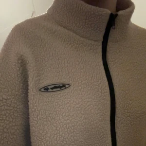 Beige Sweatshirt  - storleken är avklippt men det är en storlek S.