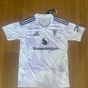 Manchester United Borta kit 25/26 - Manchester Uniteds nya borta kit för 25/26 säsongen, Helt ny och oanvänd i storlek M  Kom gärna med bud och frågor 🤙🏼