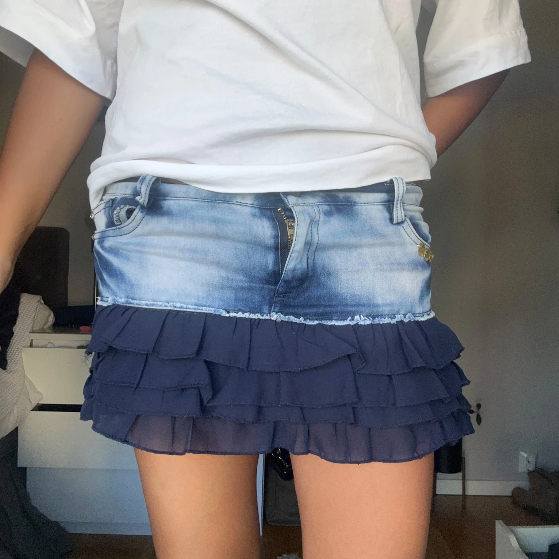 Jeanskjol med volanger och dragkedja