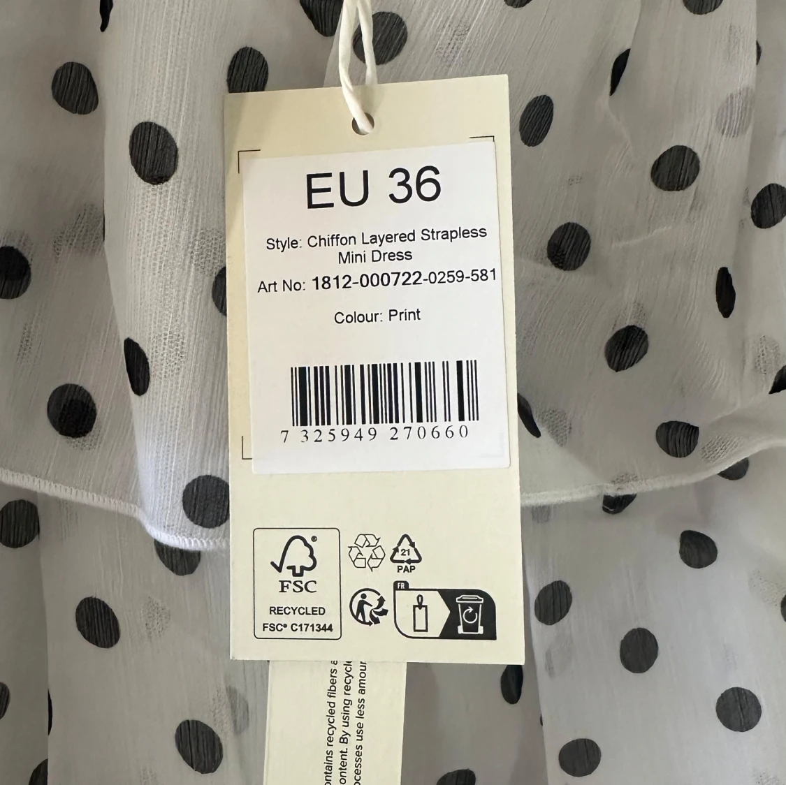 Vit prickig axelbandslös kortklänning - 1