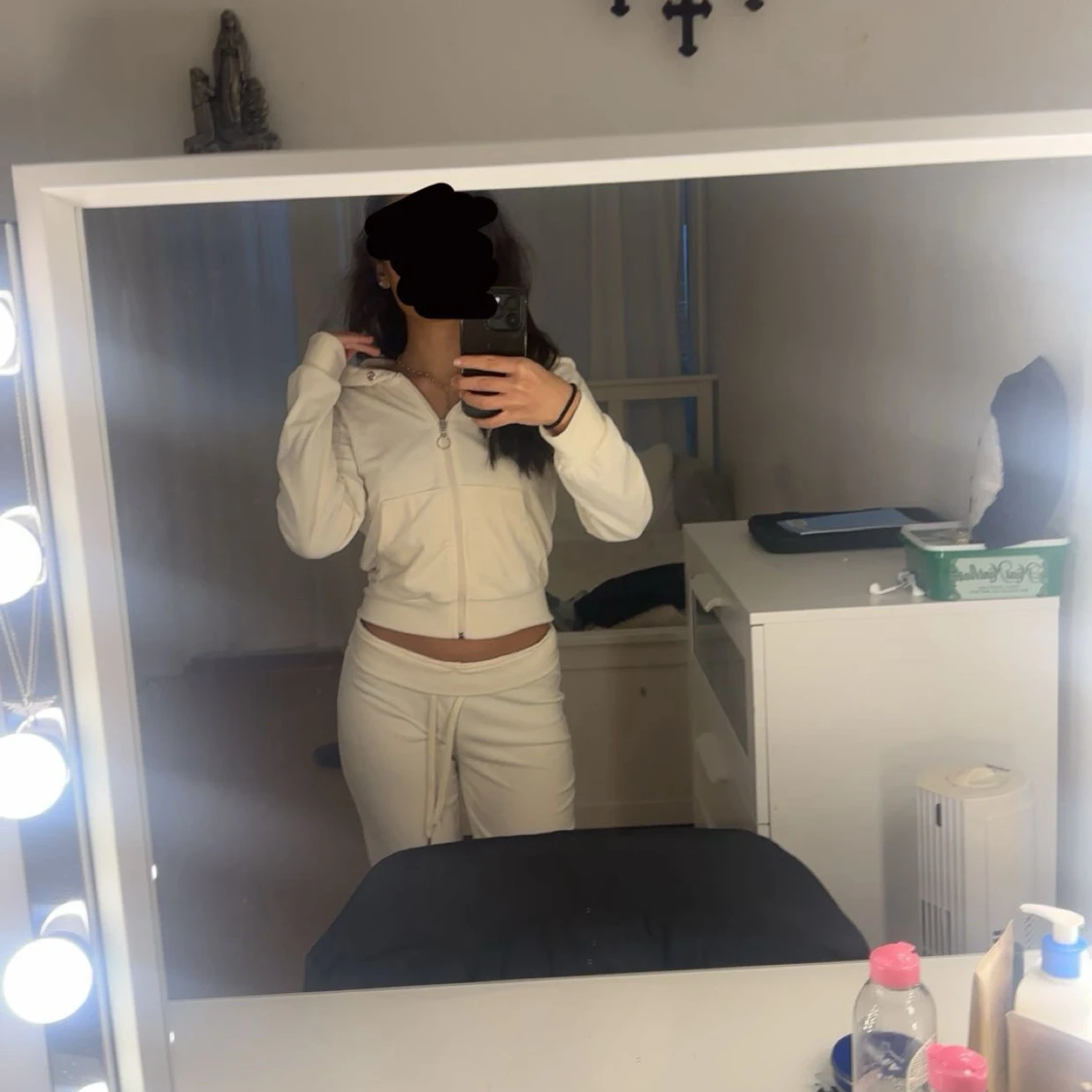 Vit hoodie med dragkedja