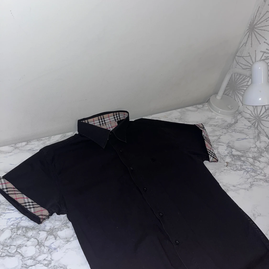 Svart kortärmad Burberry skjorta - 1