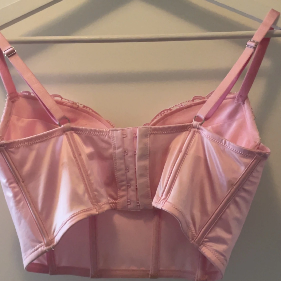 Rosa korsett-topp med spetsdetaljer - 1