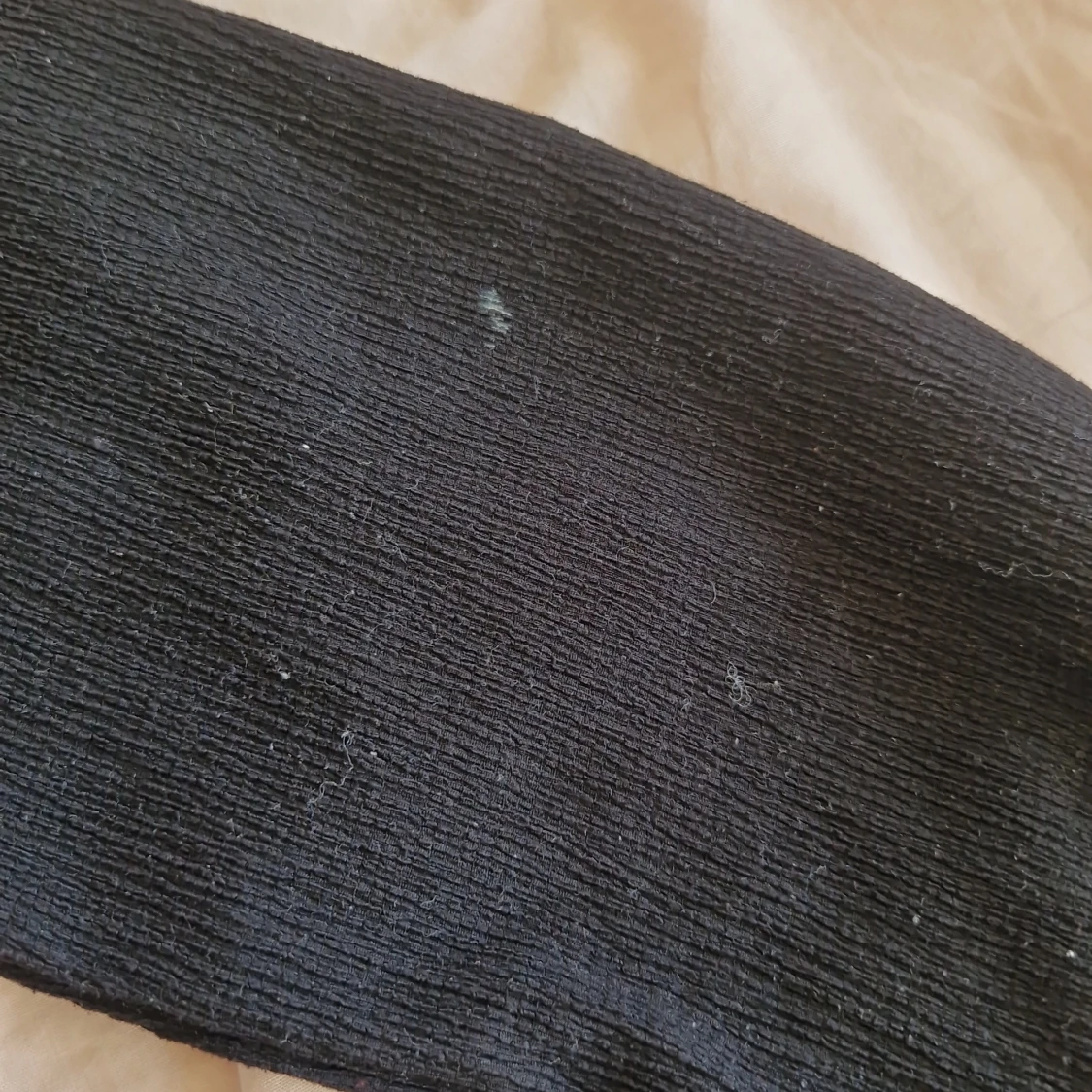 Svart blus med volang från Kappahl - 3