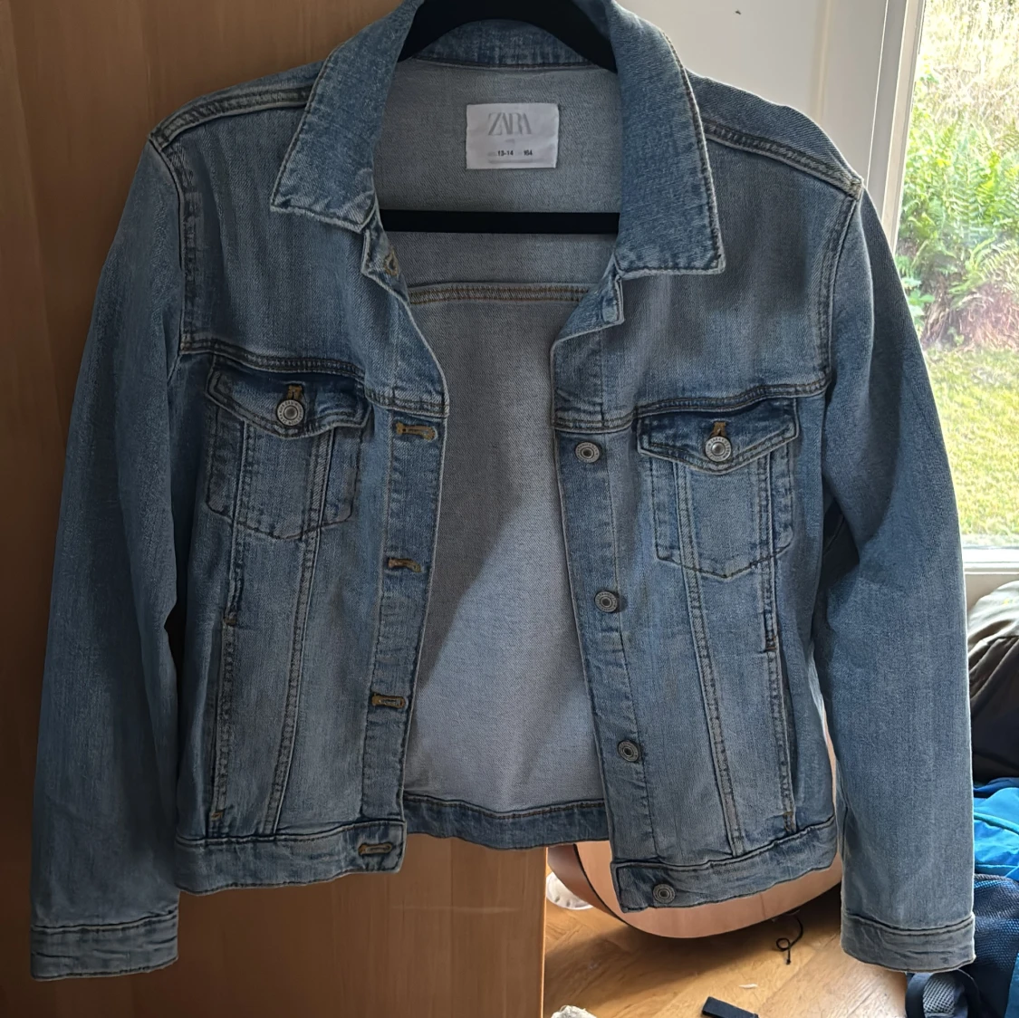 Ljusblå jeansjacka från Zara - 1