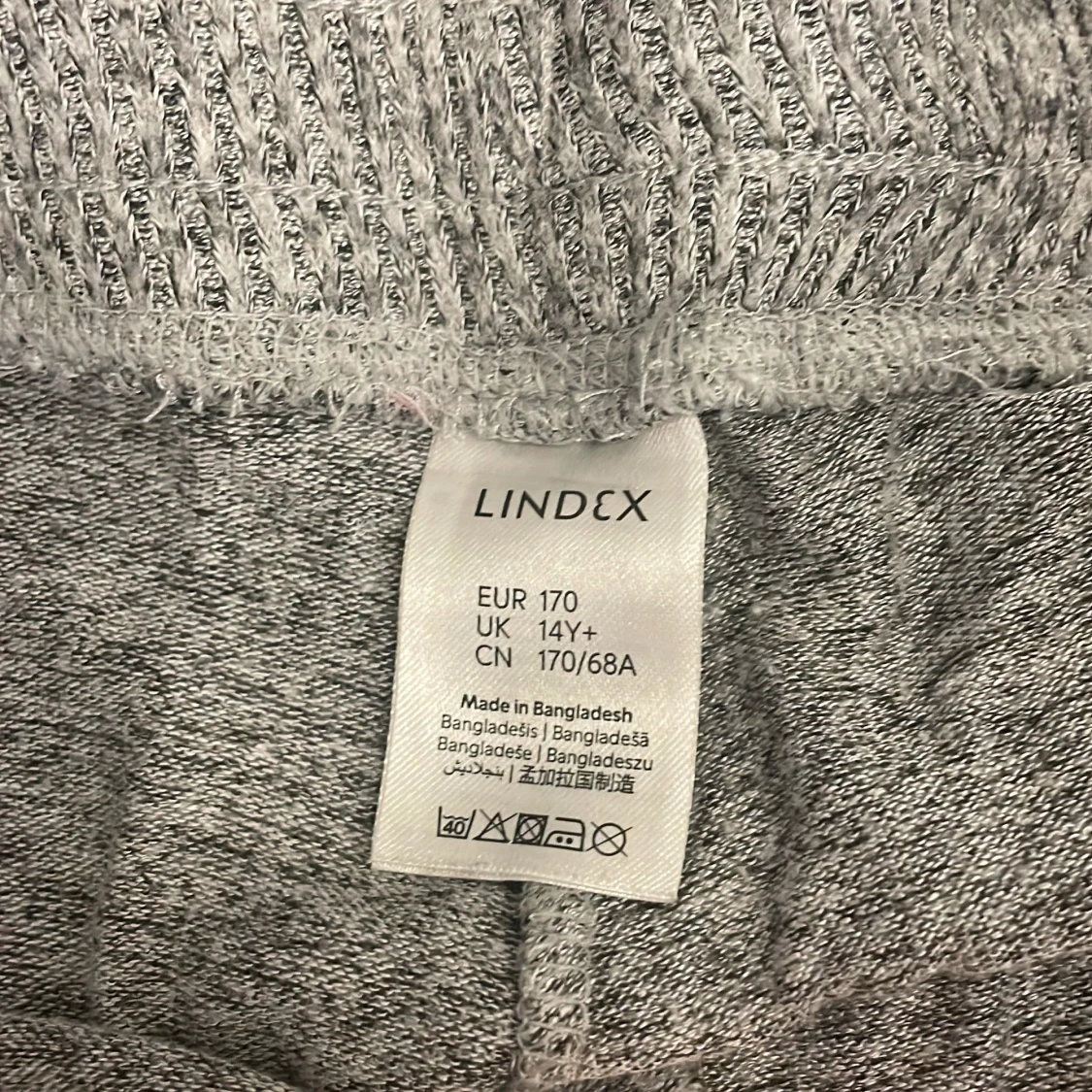 Grå mjuka shorts från Lindex - 2