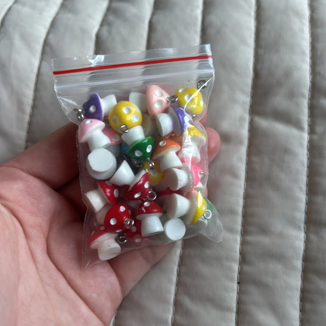 Färgglada svampberlocker till smycken - 1