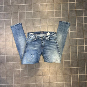 Jack and Jones jeans  - Säljer de här svin snygga Jack and Jones jeans i storlek W31 L32 i modellen slimfit/glenn, priset är inte fast utan kan diskuteras!