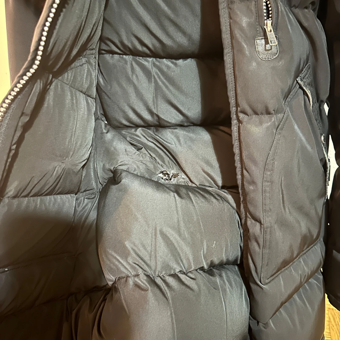 Svart dunjacka med päls från Cedrico - 2