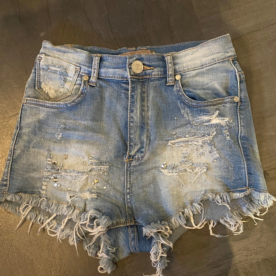 Blå jeansshorts med pärlor - 1