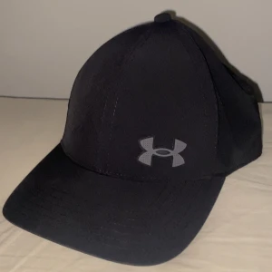 Svart keps från Under Armour  - Aldrig använd