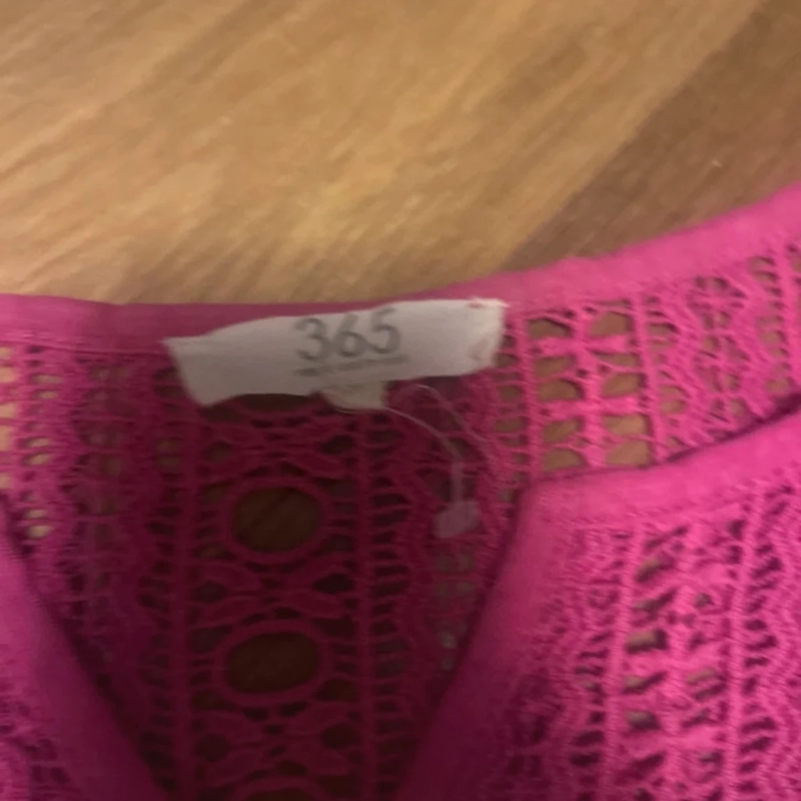 Rosa blus med spets från 365 - 1