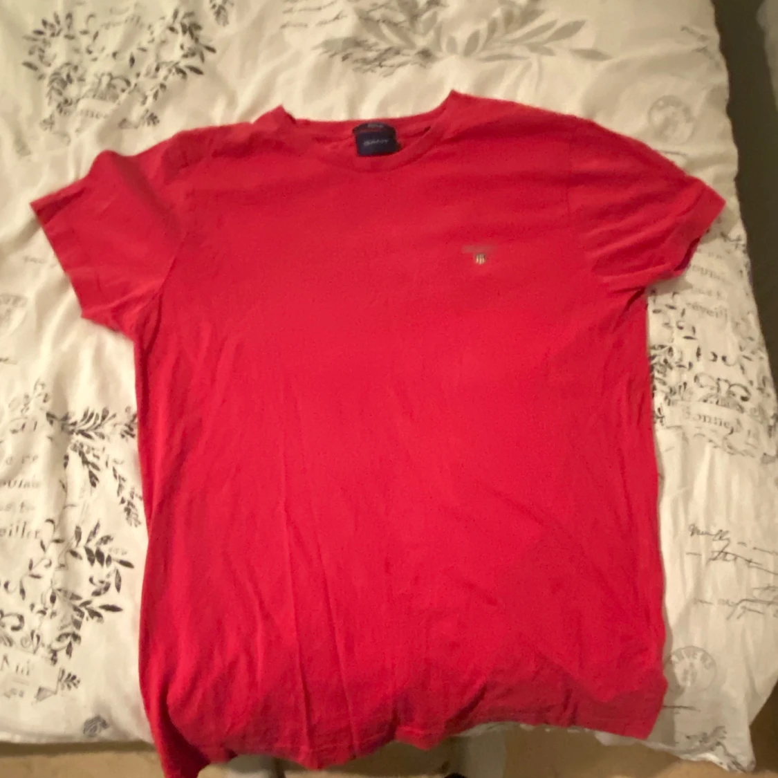 Röd t-shirt från GANT, regular fit