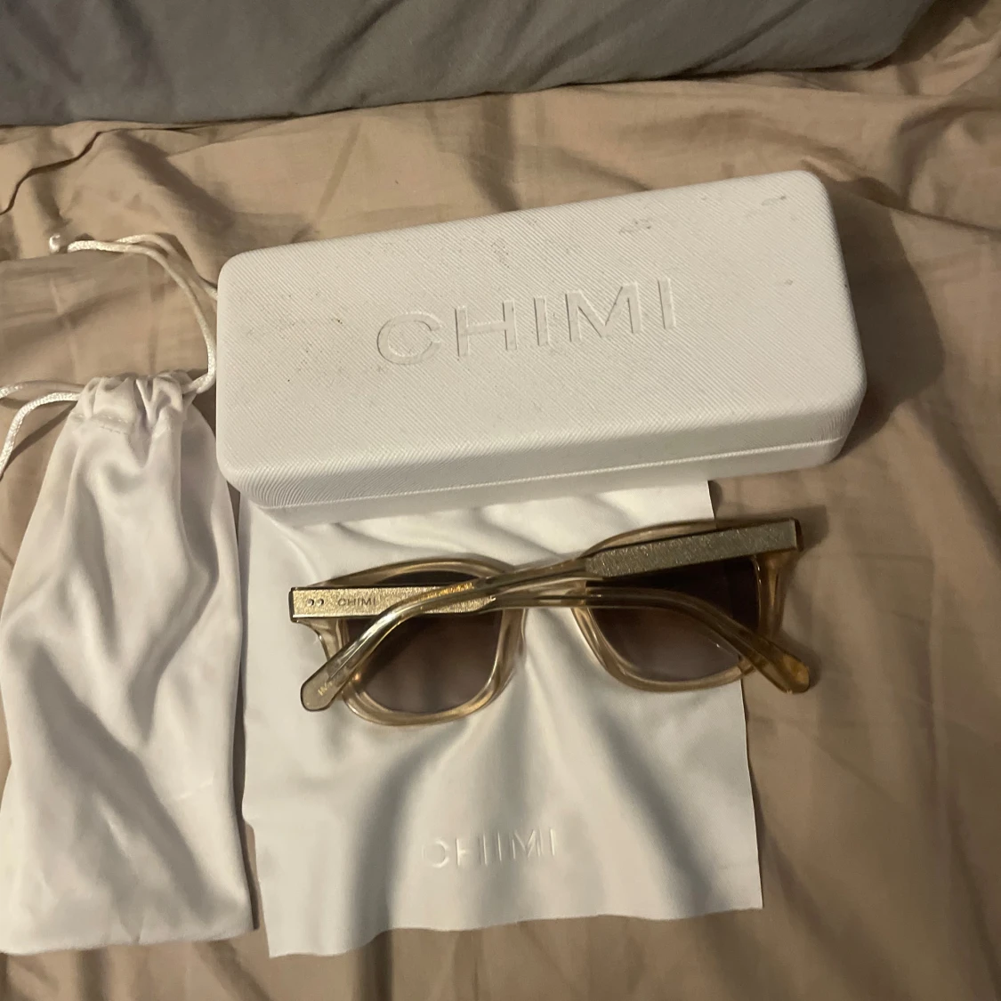 Beige solglasögon från CHIMI - 1