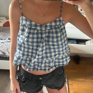 Linne med gingham mönster  - Gulligt linne med gingham mönster, använd bara en gång så helt utan defekter! 