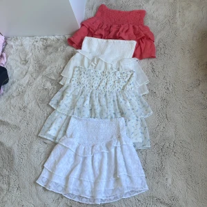 Kjolar - Säljer dessa kjolar 1 för 80, 2 för 140 och alla för 200kr🥰 passar alla storlekar men står xs och s❣️
