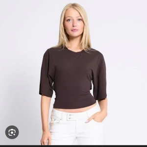 Brun t-shirt - Snygg brun T-shirt med längre ärmar 