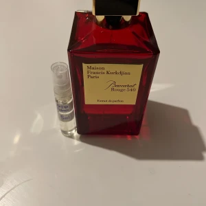 Baccarat rouge 540 extrait, 5ml sample - 5ml handgjord sample, skicka meddelande för frågor osv. Pris går inte att diskuteras!