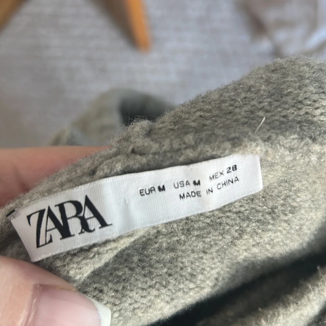 Grå hoodie från Zara - 1
