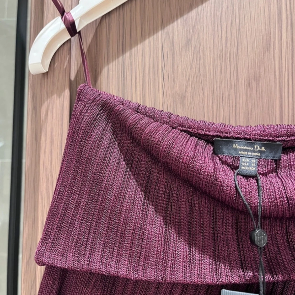 Vinröd offshoulder topp från Massimo Dutti - 2