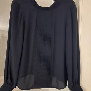 Blus  - Perfekt tunn blus till våren. 