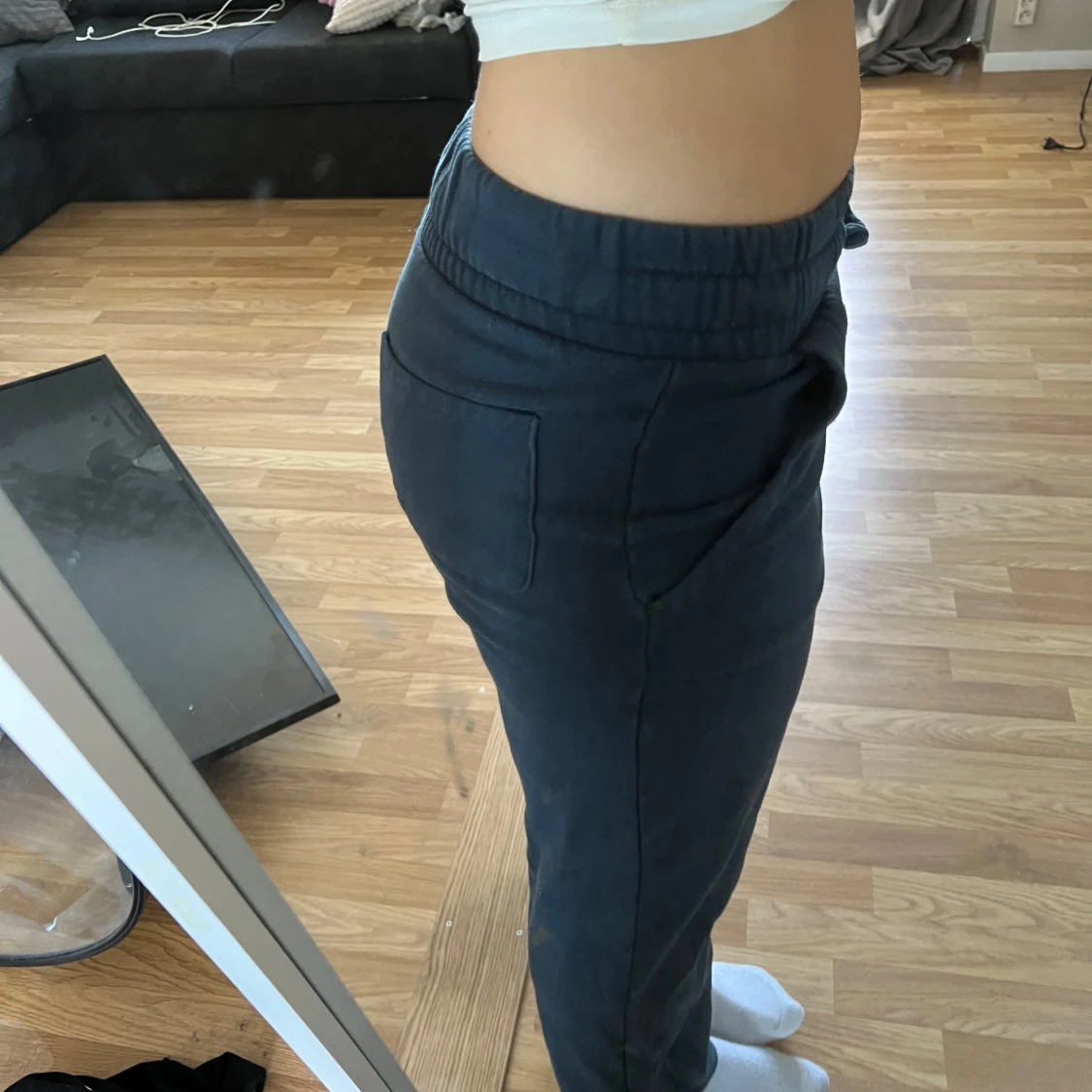 Svarta mjukisbyxor med dragsko - 2