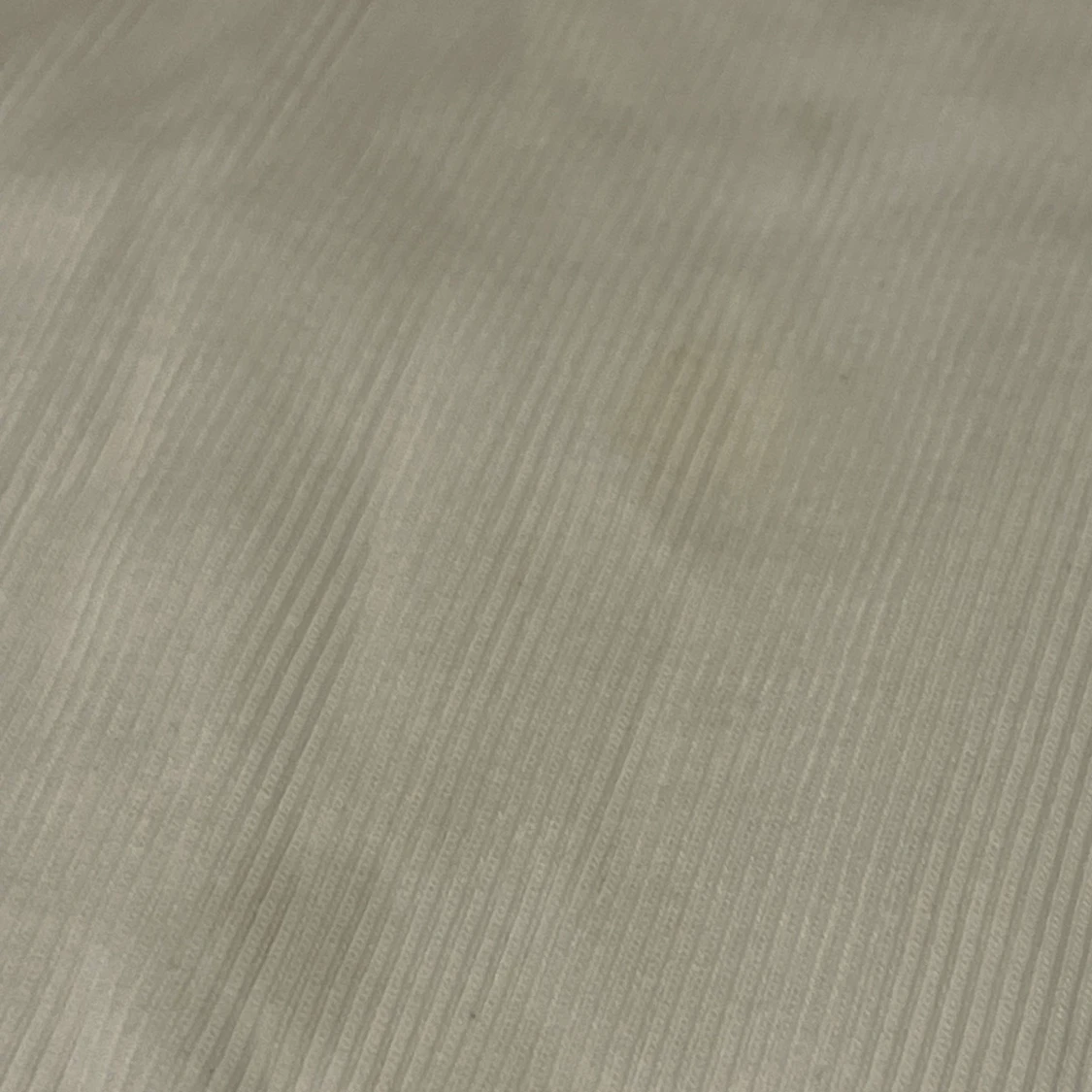 Vit t-shirt med v-ringning - 3